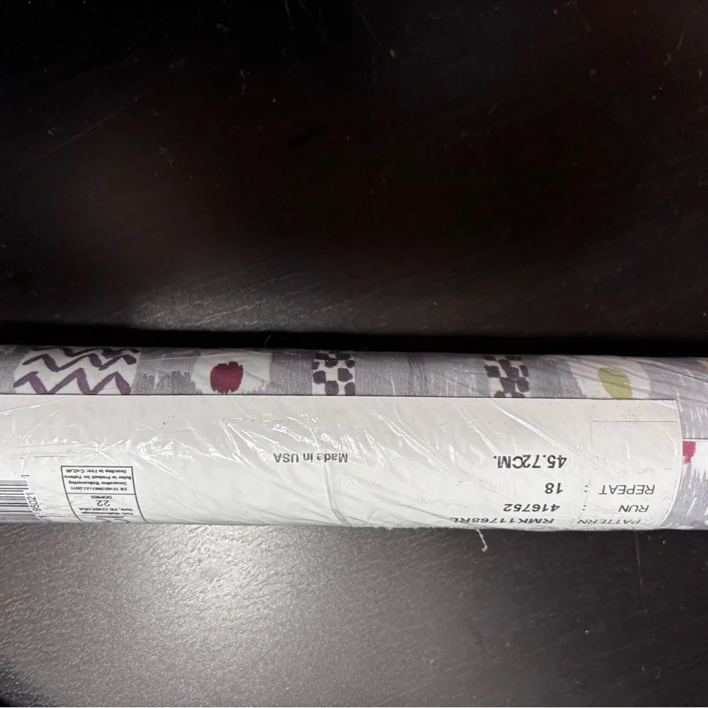Roommates peel & stick Gray & white pastoral Ikat Patterned Wallpaper - 2 rolls